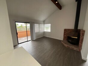 996 Hygeia Ave in Encinitas, CA - Building Photo - Building Photo