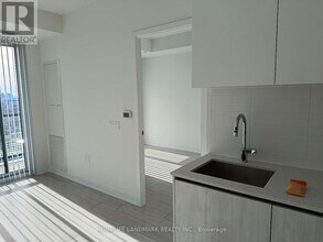 5858 Yonge St in Toronto, ON - Building Photo - Building Photo