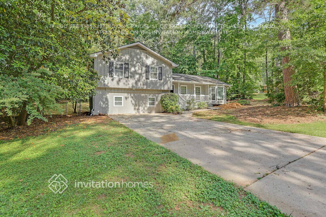 643 Jason Ct in Stone Mountain, GA - Building Photo
