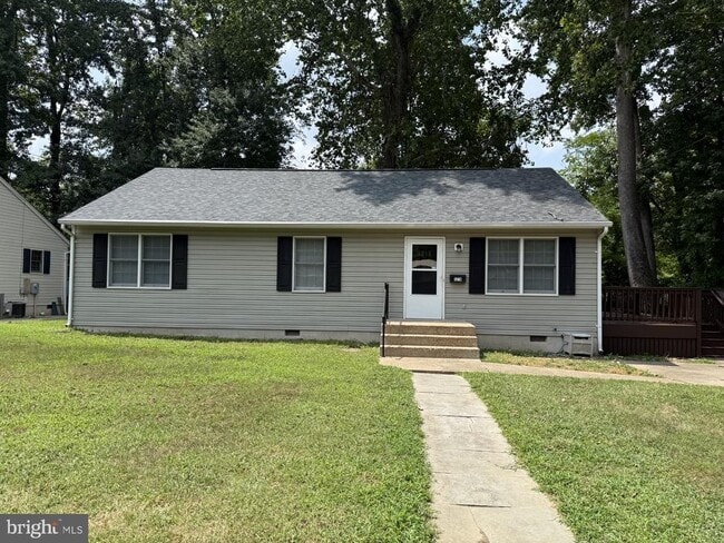 3218 Normandy Ave in Fredericksburg, VA - Foto de edificio - Building Photo