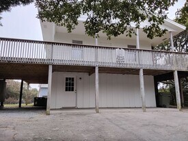 109 Tammy St in Emerald Isle, NC - Building Photo
