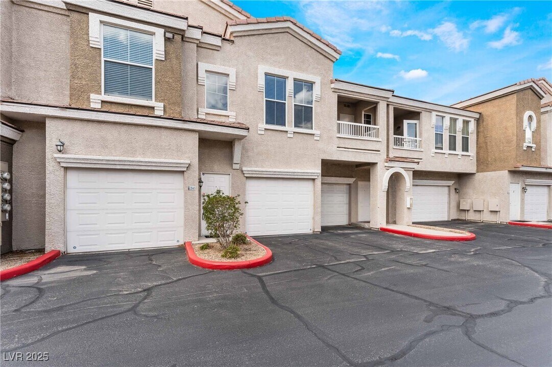 9975 Peace Way in Las Vegas, NV - Building Photo