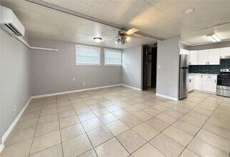 3022 W Walnut St in Tampa, FL - Building Photo - Building Photo