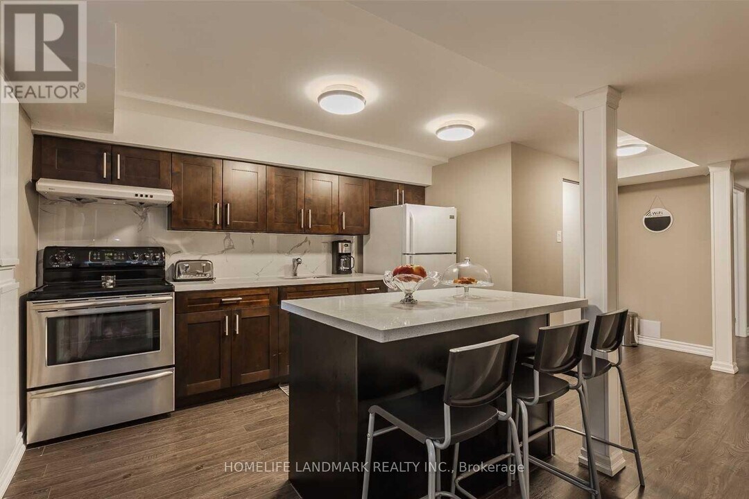 14 Lucifer Dr in Toronto, ON - Building Photo