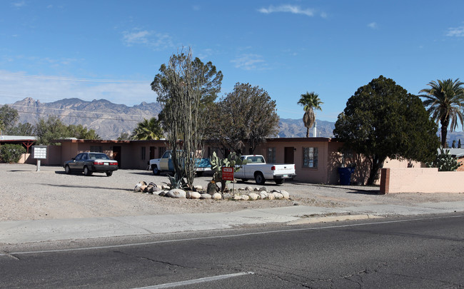 2201 E GRANT Rd in Tucson, AZ - Foto de edificio - Building Photo