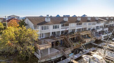 202 Snug Harbour Dr in Shalimar, FL - Building Photo - Building Photo