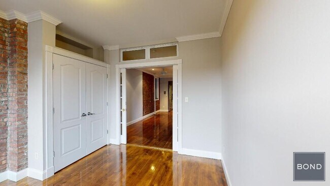 722 Tenth Avenue in New York, NY - Building Photo - Building Photo
