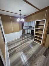 905 W 37th Ave in Hobart, IN - Foto de edificio - Building Photo