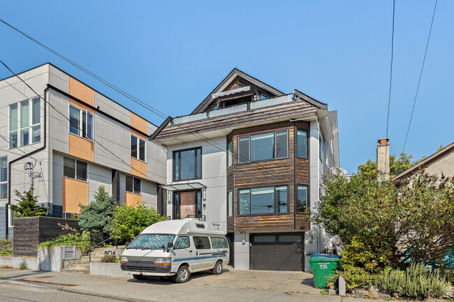 804 N Motor Pl in Seattle, WA - Building Photo - Building Photo