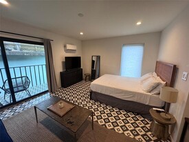 201 Academy Dr in Austin, TX - Building Photo