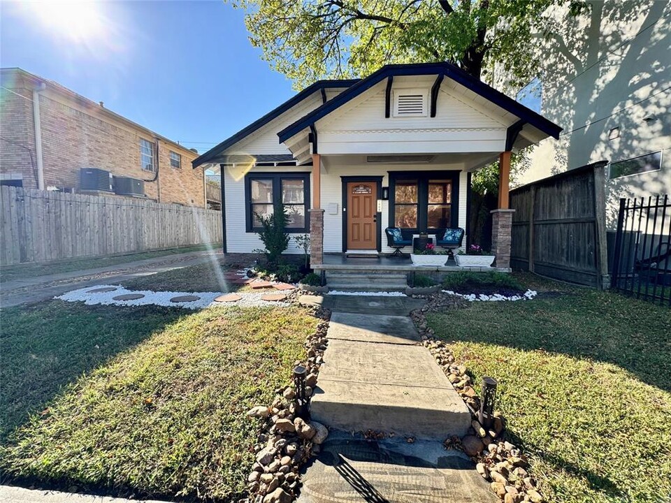 1904 McDuffie St in Houston, TX - Building Photo