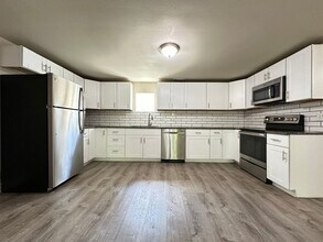4240 NE 27th St in Des Moines, IA - Building Photo - Building Photo