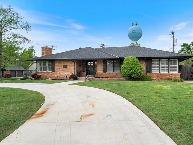1835 Drakestone Ave in Nichols Hills, OK - Building Photo - Building Photo