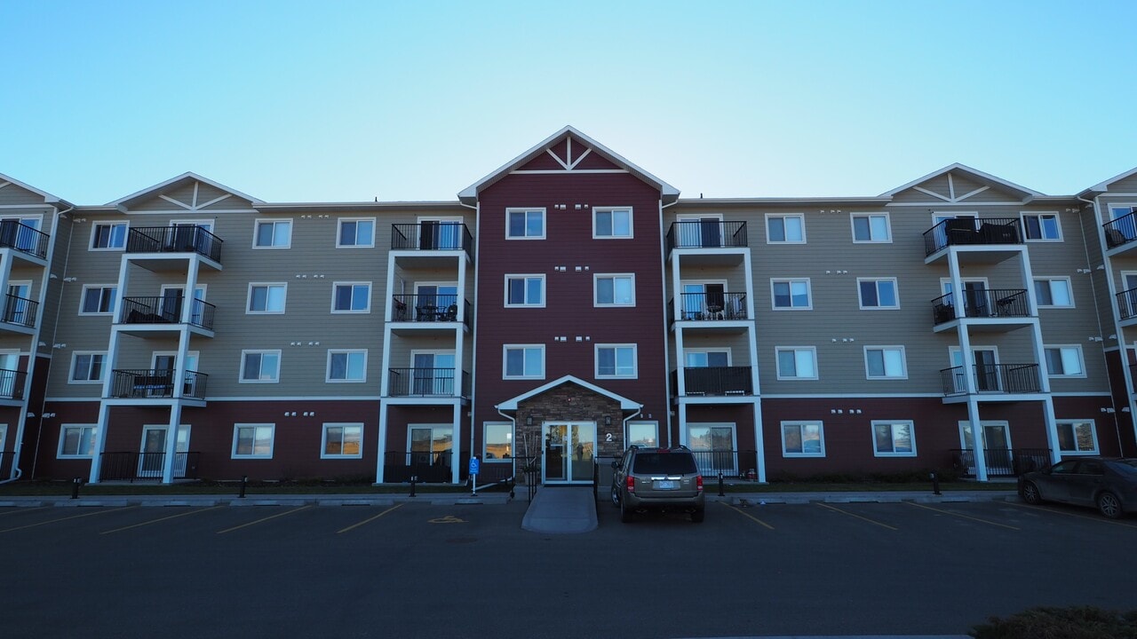 Trilogy East in Lacombe, AB - Building Photo