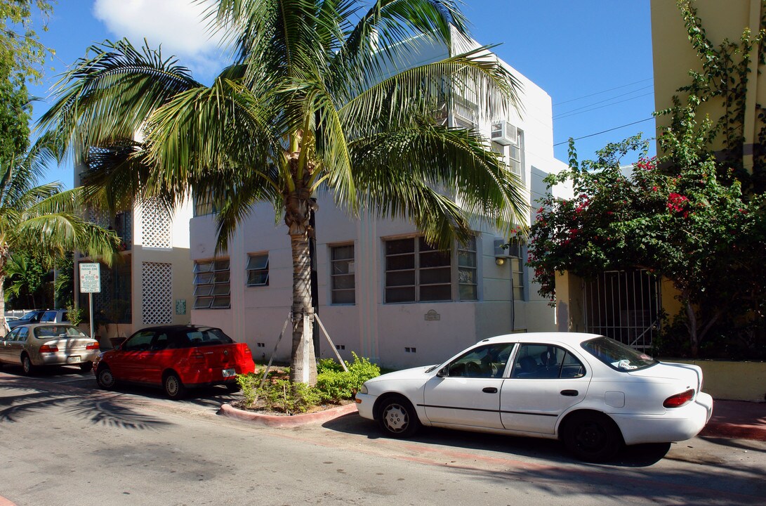 The Allen Apartments in Miami Beach, FL - Building Photo