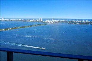 700 NE 24th St in Miami, FL - Building Photo