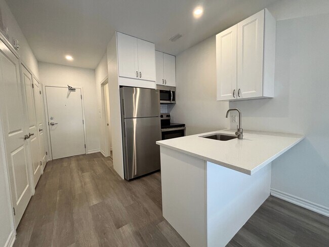 16 W Av S in Hamilton, ON - Building Photo - Building Photo