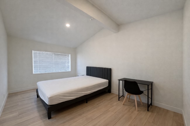 property at 1595 Palma Vista Ave