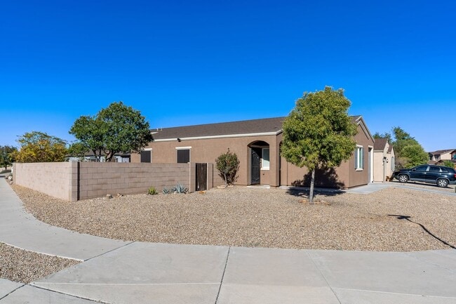 7060 S Red Maids Dr in Tucson, AZ - Building Photo - Building Photo