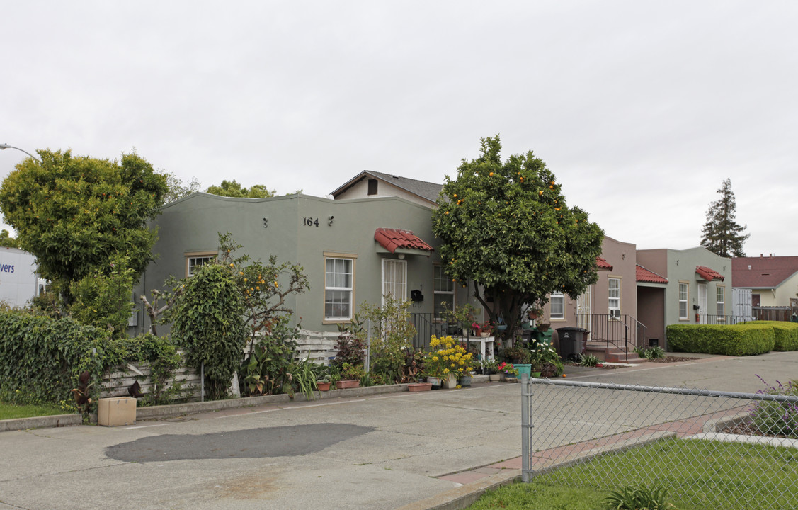 164-166 A St in Hayward, CA - Building Photo