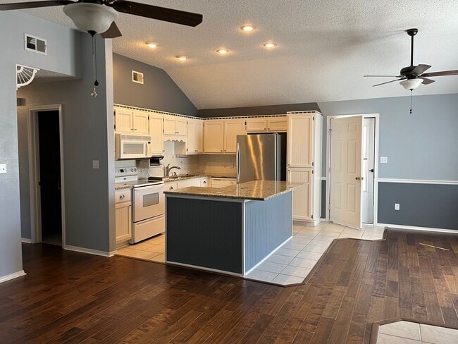 2260 Estate Cir in Navarre, FL - Building Photo - Building Photo