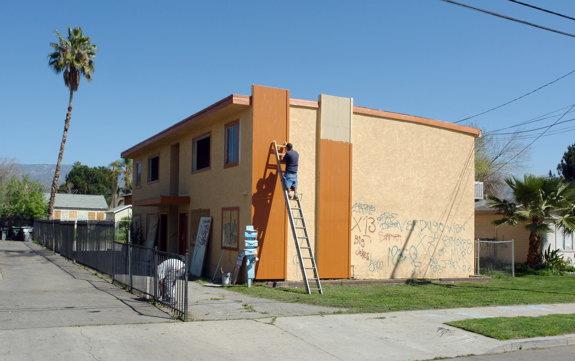 170 E Olive St in San Bernardino, CA - Building Photo