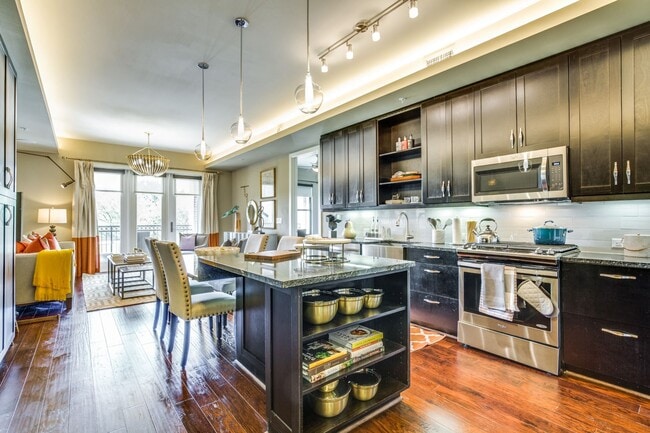 The Ivy in Houston, TX - Building Photo - Interior Photo