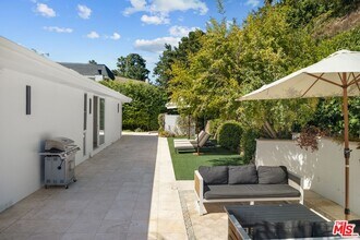 9620 Highridge Dr in Beverly Hills, CA - Building Photo - Building Photo