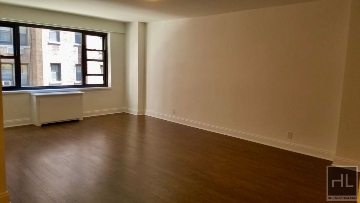 EAST 56 STREET in New York, NY - Building Photo