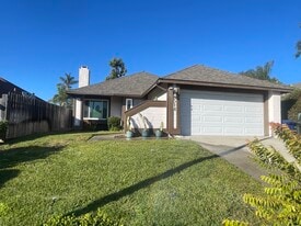 514 Barnett Dr in San Marcos, CA - Building Photo