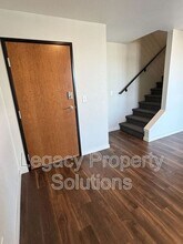 208 E Greenfield Ln in Bismarck, ND - Building Photo - Building Photo