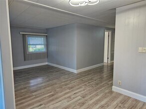 354 Ivanhoe Cir in Lady Lake, FL - Building Photo - Building Photo