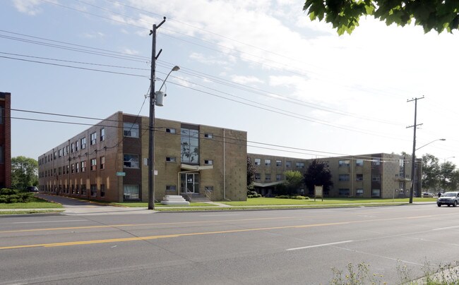 Mohawk Court in Hamilton, ON - Building Photo - Building Photo