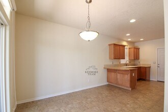 5241 Chris St in West Richland, WA - Building Photo - Building Photo