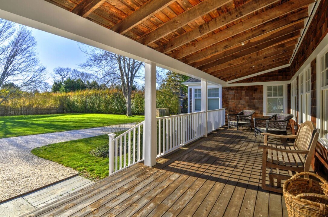 36 Oak Ln in Amagansett, NY - Building Photo