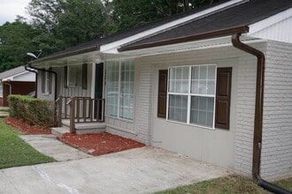 504 Pinecrest Dr in Riverdale, GA - Building Photo - Building Photo