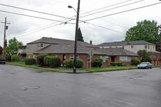 1636 SE Taylor St in Portland, OR - Building Photo - Building Photo