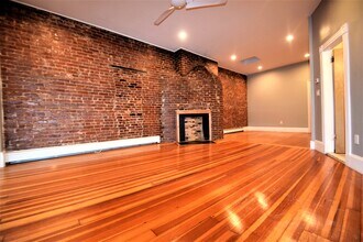 1736 Beacon St, Unit 3 in Brookline, MA - Building Photo - Building Photo
