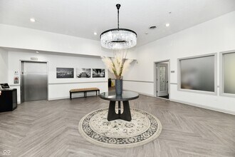 8555 One W Dr in Indianapolis, IN - Foto de edificio - Building Photo