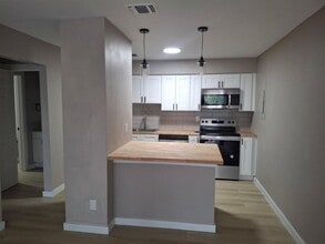 345 FM86 in Luling, TX - Foto de edificio - Building Photo