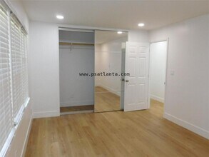 2789 Narron Ct SW in Atlanta, GA - Building Photo - Building Photo