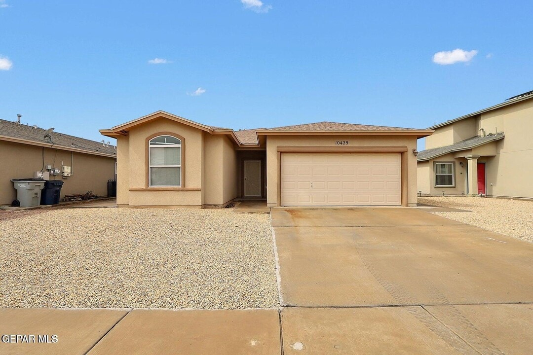 10429 Silvercloud Dr in El Paso, TX - Building Photo