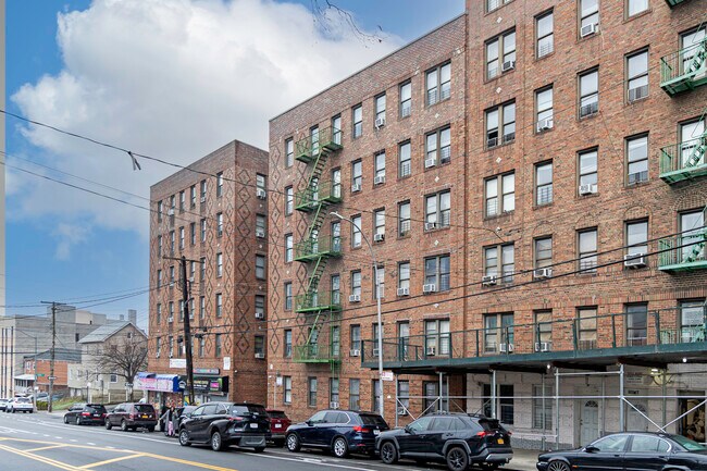 655 Burke Ave in Bronx, NY - Building Photo - Building Photo