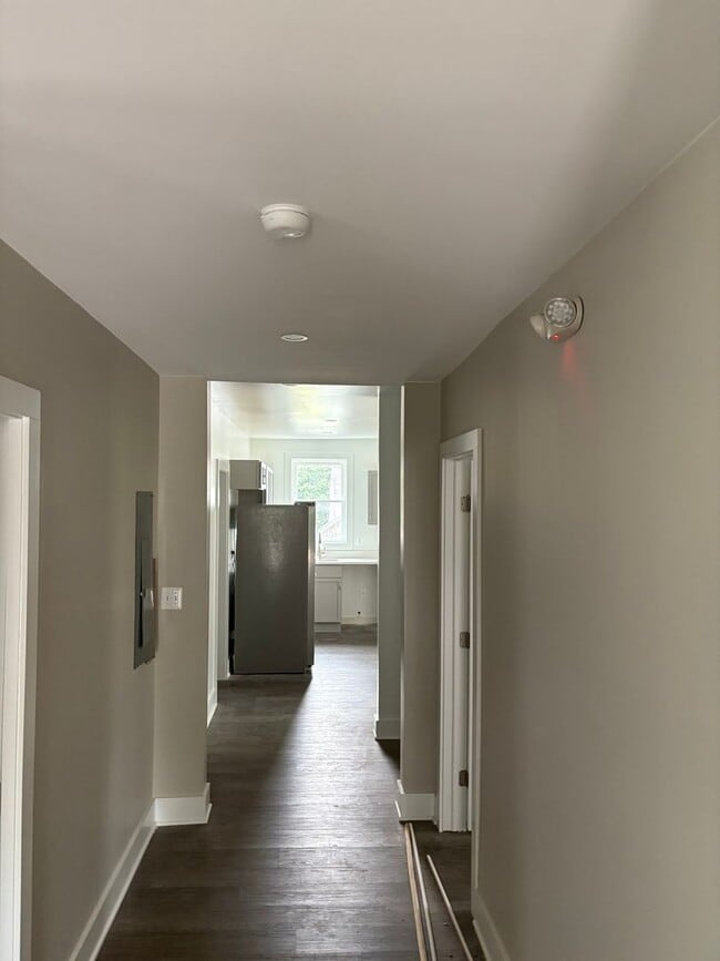 302 S Camp Meade Rd in Linthicum Heights, MD - Foto de edificio - Building Photo
