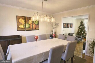 10277 Gainsborough Rd in Potomac, MD - Building Photo - Building Photo