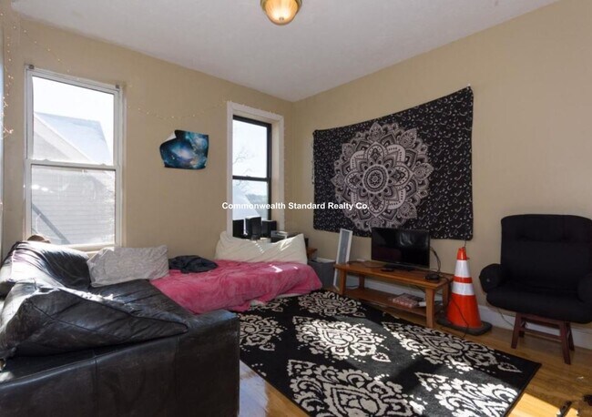 17 Highgate St, Unit 7 in Boston, MA - Building Photo - Building Photo