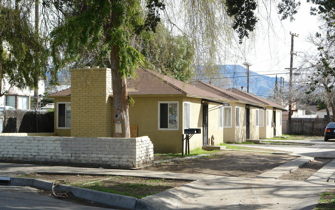 2123-25 27 N Sierra Way in San Bernardino, CA - Building Photo