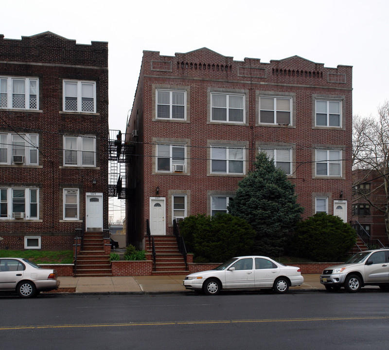 1007 Avenue C in Bayonne, NJ - Building Photo