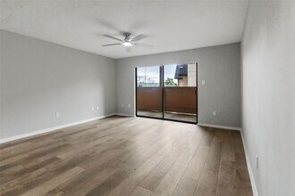 8423 Hearth Dr in Houston, TX - Building Photo - Building Photo