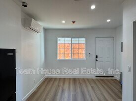 7009 Comanche Ave in Los Angeles, CA - Building Photo